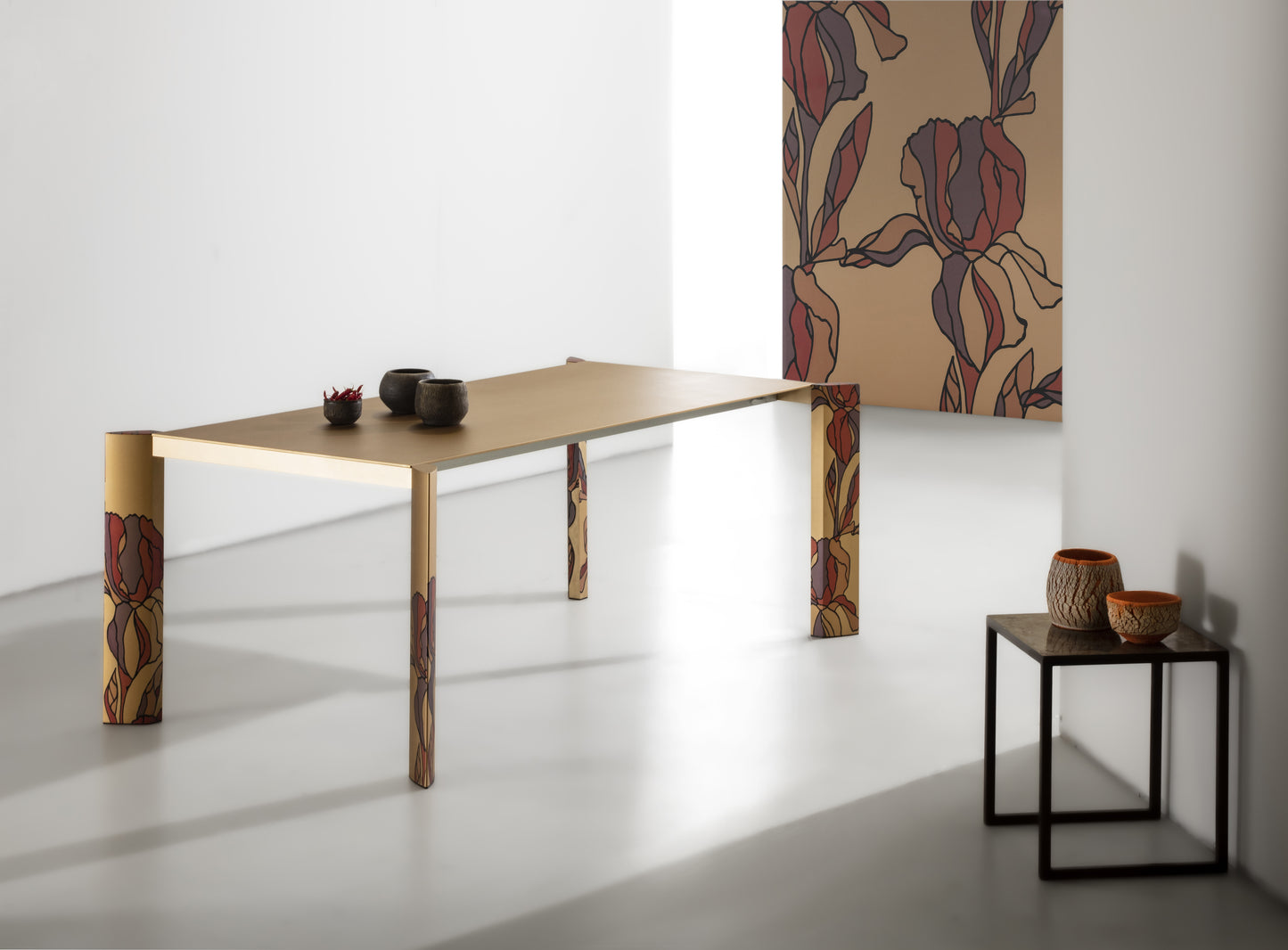 Minimalist BotaniKa Table Aluminium Extendable Gold With Floral Print