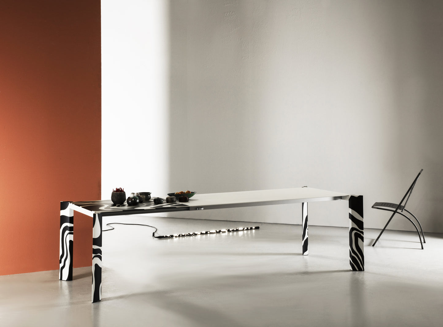 Minimalist Metaverso Table Aluminium Extendable Long Black White